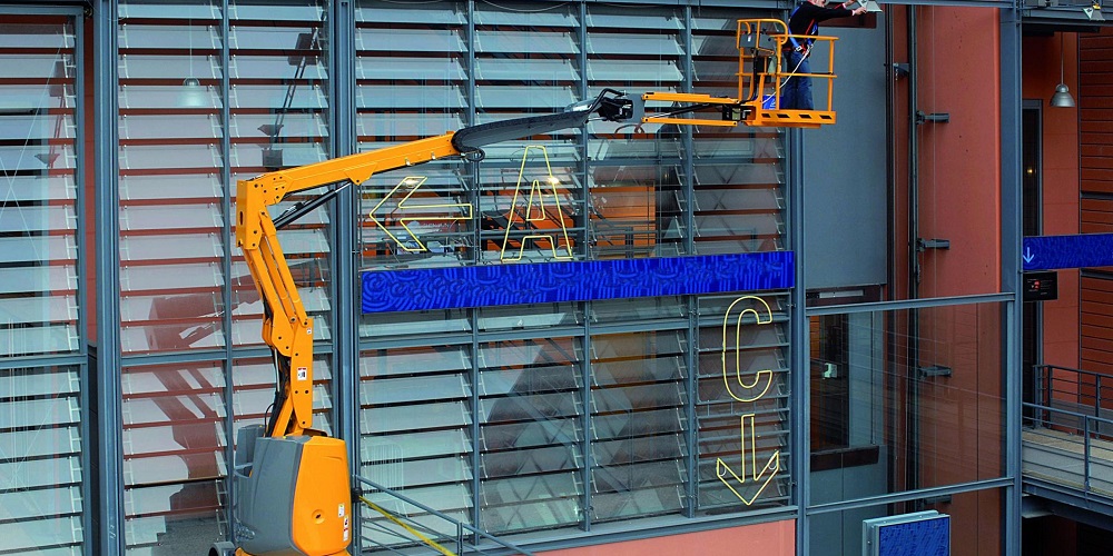 Which boom can lift the load easily?